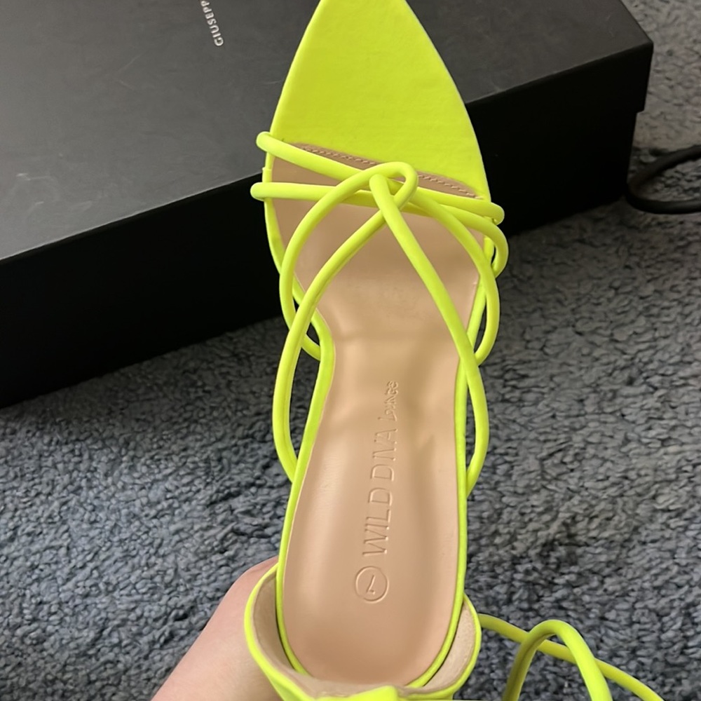 Heels - Picture 3 of 3